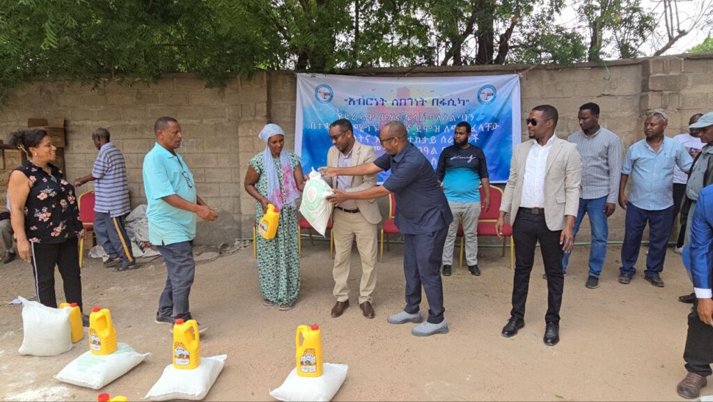 የድሬዳዋ አስተዳደር ውሃና ፍሳሽ ባለስልጣን በዝቅተኛ ደሞዝ እርከን ላይ ለሚገኙ ከ135(መቶ ሰላሳ አምስት) በላይ የተቋሙ ሰራተኞች የትንሳኤ በአልን ምክንያት በማድረግ የመአድ ማጋራት አካሄደ።